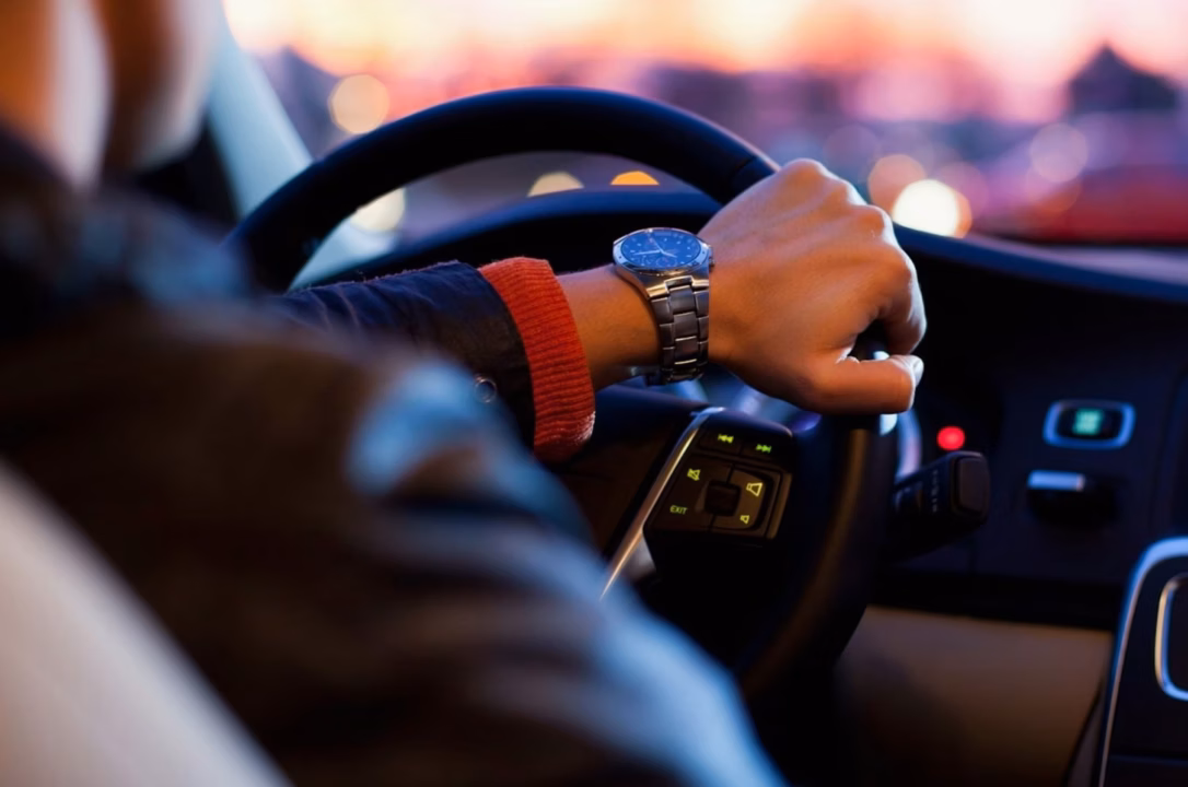 Droit automobile : Les jeunes conducteurs autorisés à rester au volant de voitures puissantes